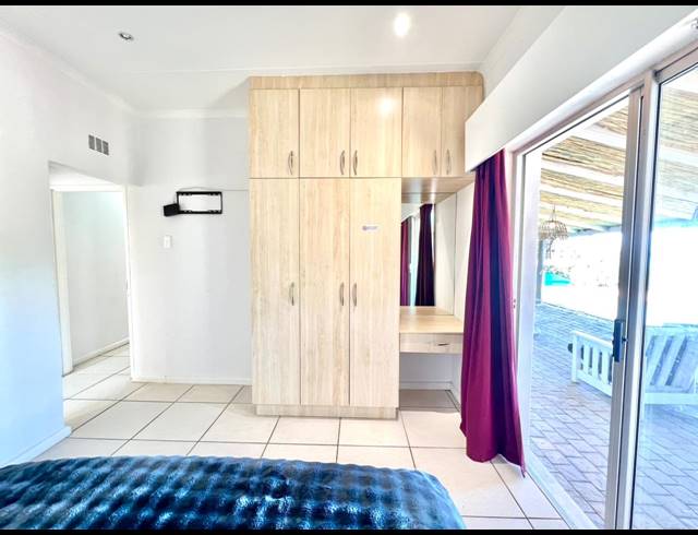 5 BEDROOM HOUSE FOR SALE IN PARADISE BEACH